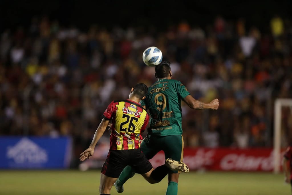 Zacapa y Guastatoya empatan en la primera semifinal del futbol de Guatemala